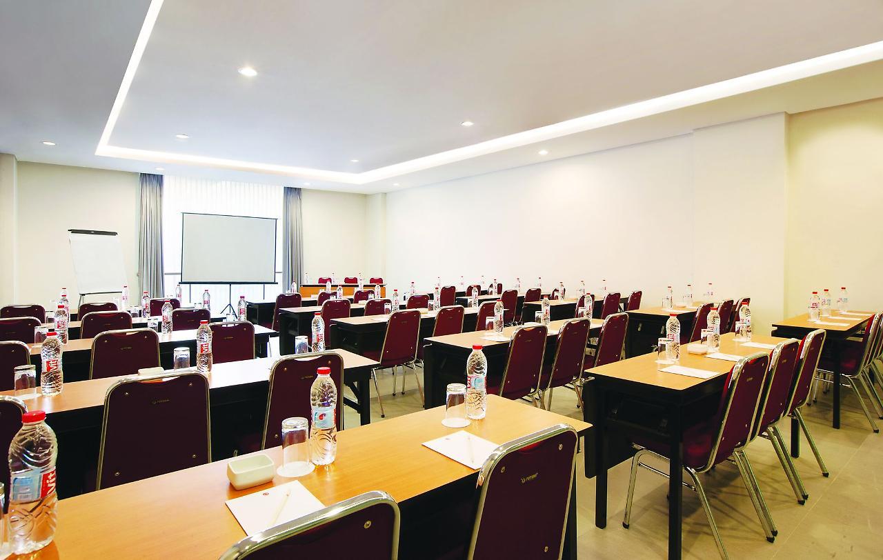 Amaris Hotel Darmo Surabaya Esterno foto