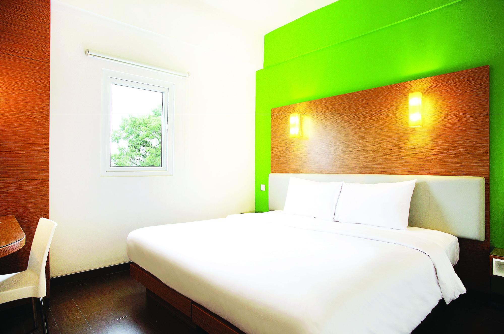 Amaris Hotel Darmo Surabaya Esterno foto
