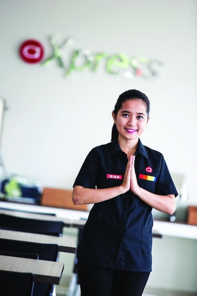 Amaris Hotel Darmo Surabaya Esterno foto